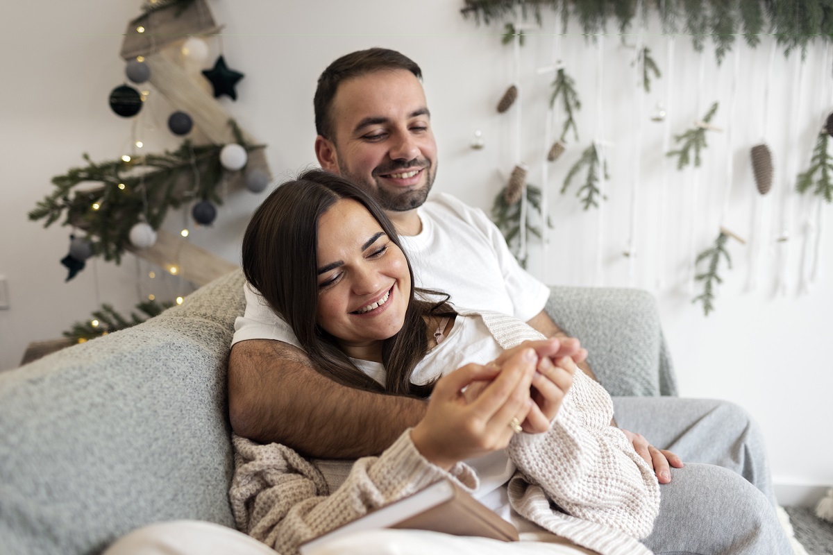 portada-pareja-disfrutando-casa-en-invierno