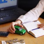 ¿Cómo afecta tu historial de manejo al costo del seguro de auto?