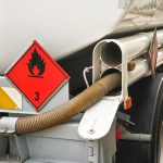 ¿Cómo funcionan los seguros para camiones que transportan mercancías peligrosas?