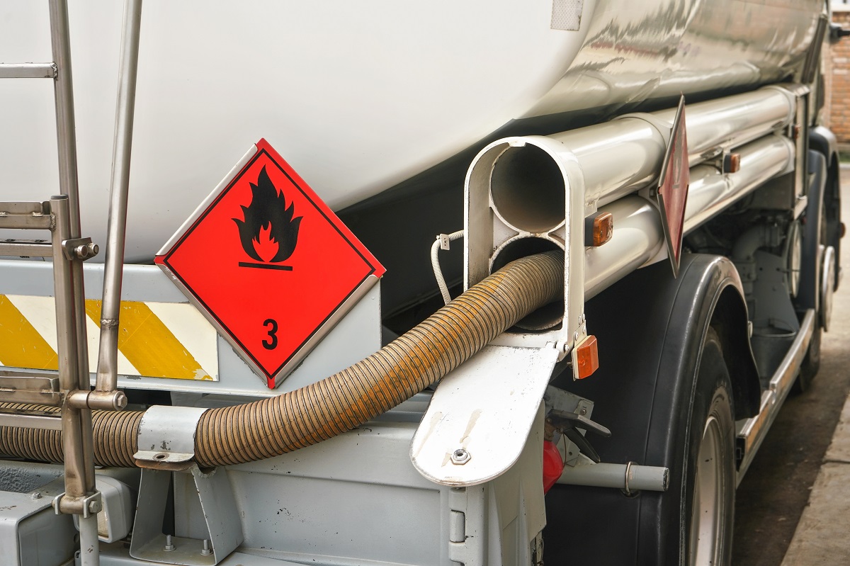 Como-funcionan-los-seguros-para-camiones-que-transportan-mercancías-peligrosas