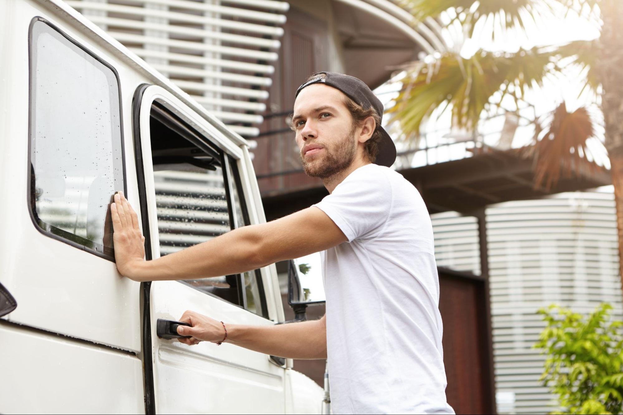 Portada-Seguro-para-Cargo-Vans-en-Florida-todo-lo-que-debes-saber-antes-de-contratar-una-póliza